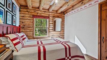 4 bedrooms, desk, iron/ironing board, free WiFi