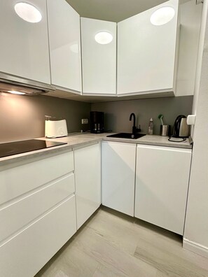 Refrigerador, microondas, parrilla de estufa y lavavajillas 