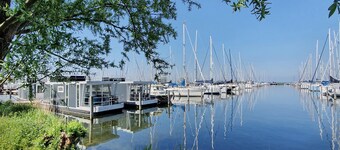 Lake front ship in Almere with WiFi