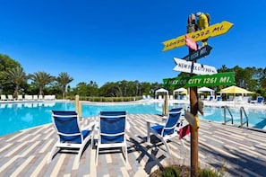 Outdoor pool, a heated pool - DreamHouse Orlando near Disney and Omni Hotel in Champions Gate! (Davenport)