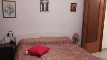 1 Schlafzimmer, BĂŒgeleisen/BĂŒgelbrett, BettwĂ€sche