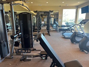 Fitness facility - Charming 3-bedroom condo with AC, WiFi, pools, pickleball courts and more! (Hurricane)