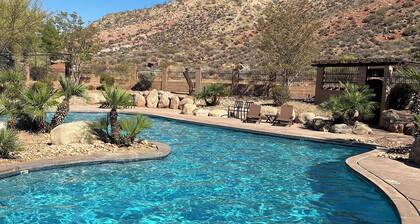 Charming 3-bedroom condo with AC, WiFi, pools, pickleball courts and more!