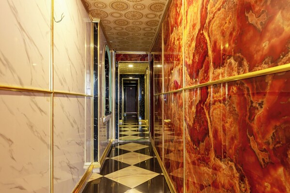 Massage med varma stenar, djupmassage, gravidmassage och sportmassage