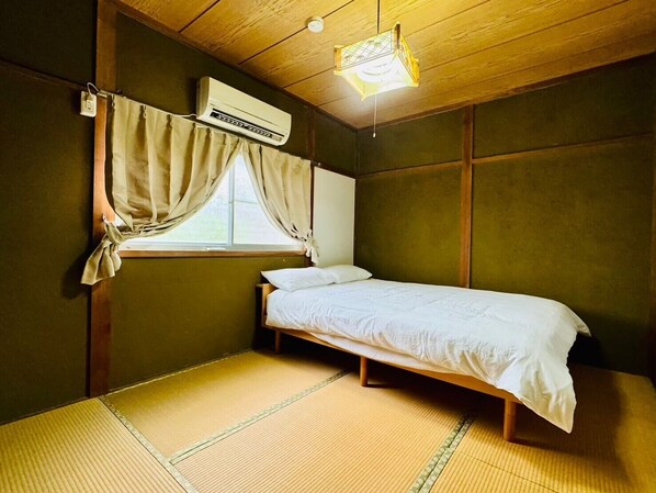 2 camere, una scrivania, accesso a Internet, lenzuola