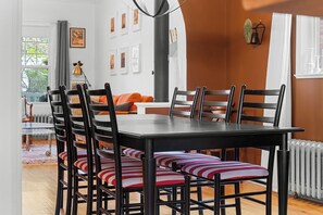 Dining - Rurality in the Hearth of the City, Free parking, 15 min from Old Qc (Québec)