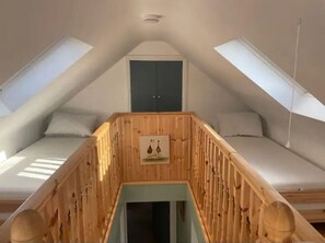 1 habitación, tabla de planchar con plancha, wifi y ropa de cama 