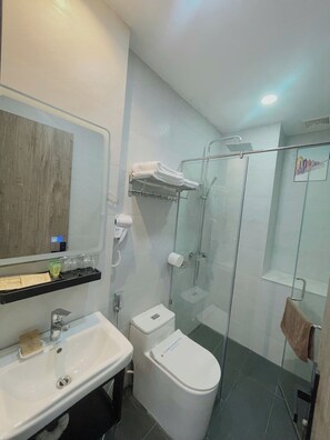 Luxury Double Room, 1 Bedroom, Non Smoking, City View | Bathroom - HAVI Hotel (Ho Chi Minh City)