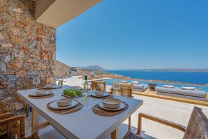 Outdoor dining - Arion Aesthesis Boutique Villa (Kokkino Chorio)