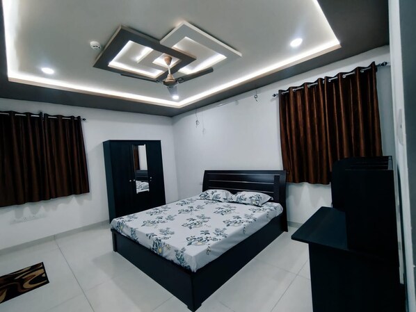 3 bedrooms, WiFi, bed sheets