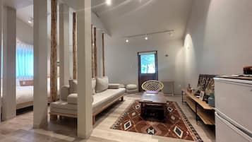 Deluxe Double Room | 1 bedroom, bed sheets