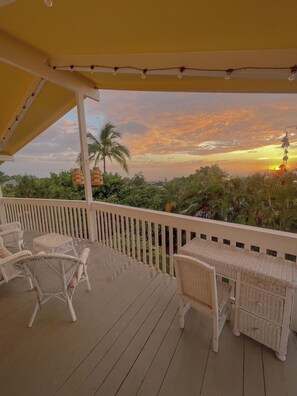 Terrace/patio - Beautiful conveniently located 2-bedroom ocean view home in Kailua-Kona.  (Kailua-Kona)