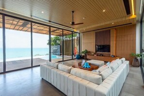 Siray Infinity 3 Bedroom Pool Villa | 客廳 | 平面電視