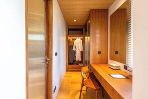 4 phòng ngủ, minibar, két bảo mật tại phòng, màn/rèm cản sáng