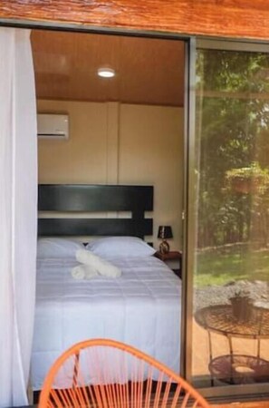 2 bedrooms, travel cot, free WiFi, bed sheets