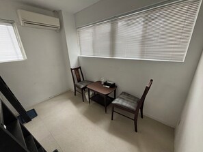 쿼드룸, 침대(여러 개), 금연, 시내 전망 | 객실 내 금고, 암막 커튼, 다리미/다리미판