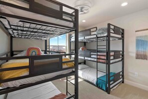 3 bedrooms, desk, iron/ironing board, free WiFi