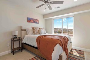 3 chambres, fer et planche à repasser, Wi-Fi gratuit, draps fournis