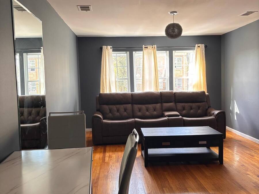 Room | Living area | Flat-screen TV