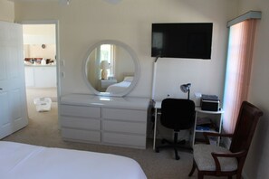 3 chambres, bureau, fer et planche à repasser, Wi-Fi gratuit