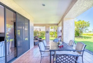 屋外ダイニングエリア