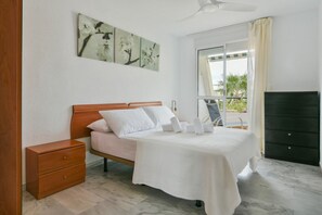 Bedroom - Large pool, balcony & great views. Parking. (Benalmadena)
