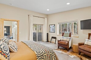 3 Schlafzimmer, Schreibtisch, Bügeleisen/Bügelbrett, Reisekinderbett