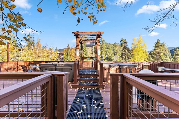 Outdoor spa tub - Bright Keystone Getaway w/ Loft, Near Ski Lifts (Keystone)