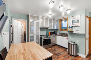 冷蔵庫、電子レンジ、コンロ、食器洗い機