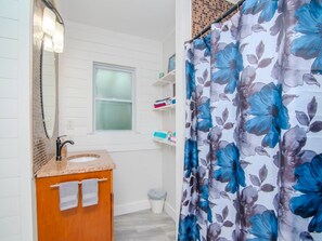 Hair dryer - The Bunglow in Clearwater - 30 Day minimum Stay (Clearwater)