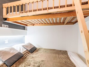 WiFi, bed sheets