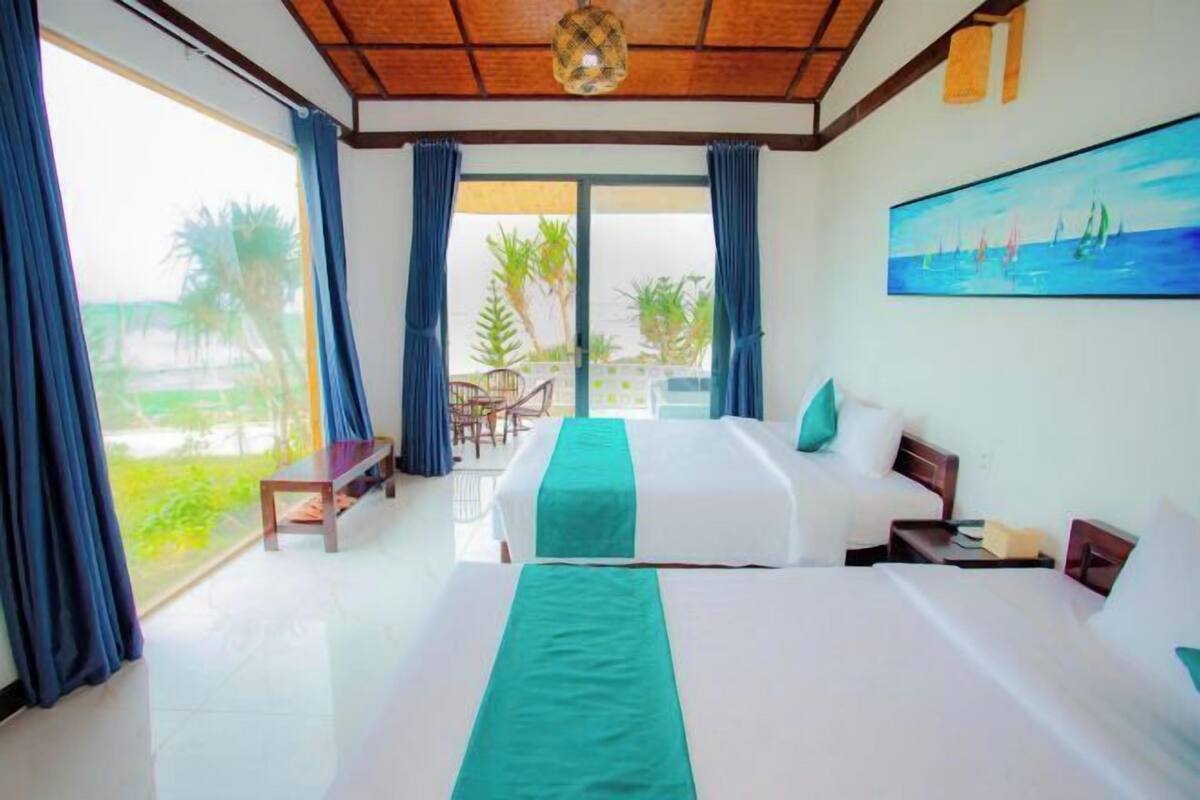1 bedroom, hypo-allergenic bedding, memory-foam beds, minibar