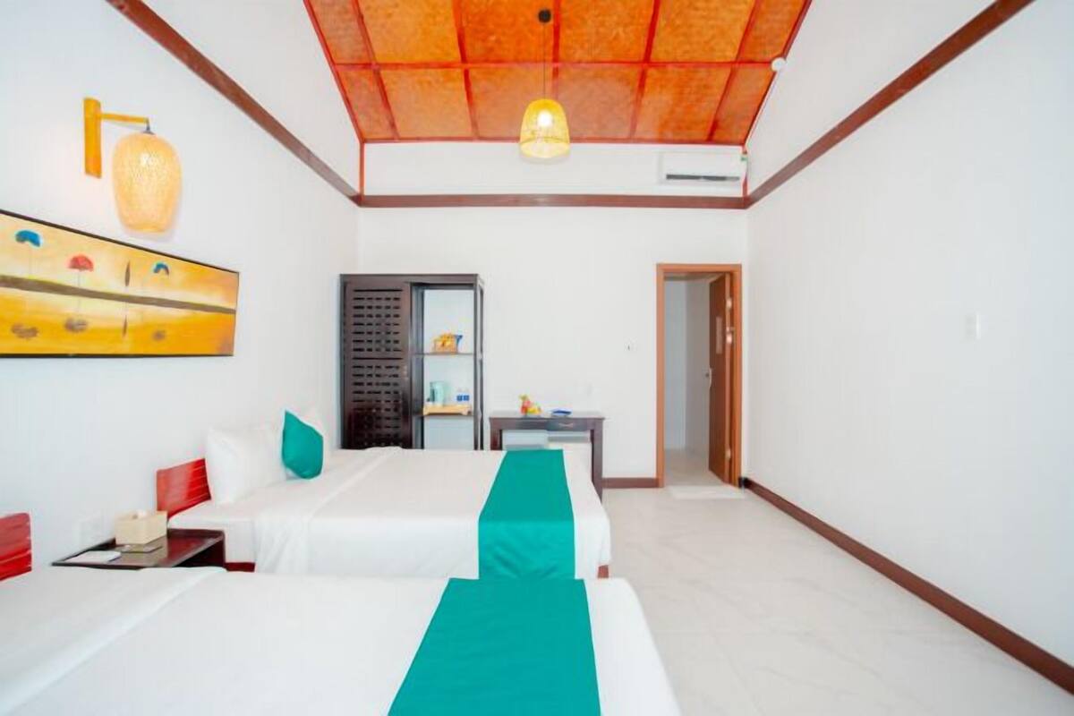 1 bedroom, hypo-allergenic bedding, memory-foam beds, minibar