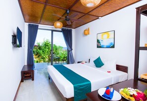 Deluxe Partial Ocean View King