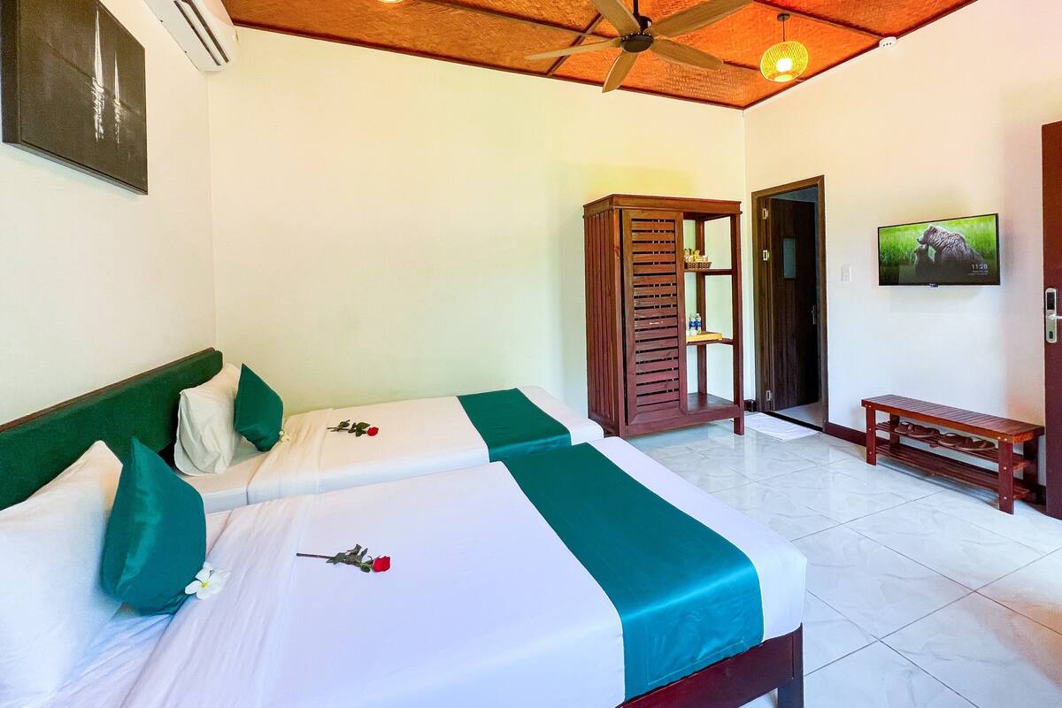 Deluxe Garden Hillside Twin | Premium bedding, minibar, desk, laptop workspace