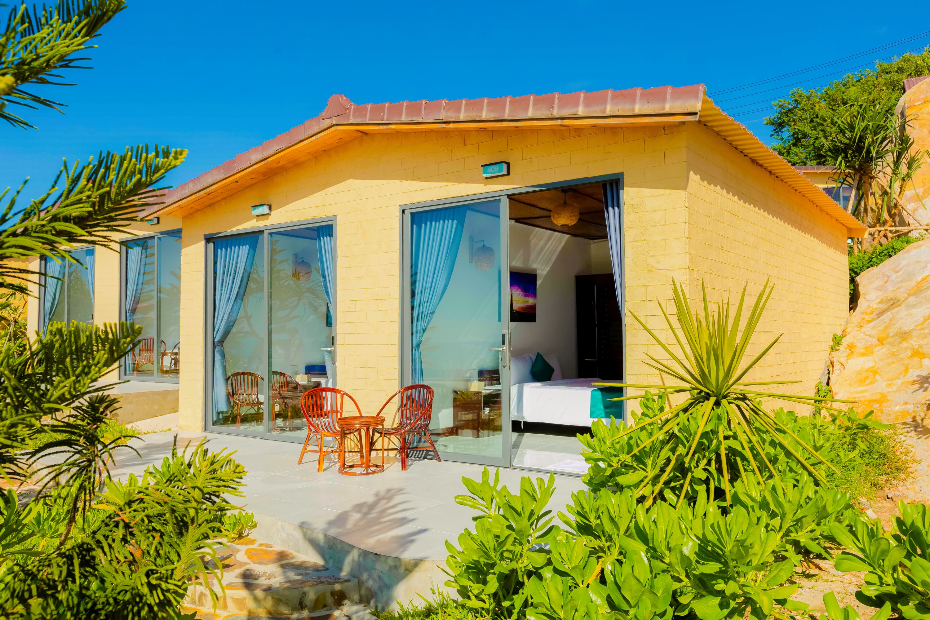 Premier Ocean View Twin Room | Premium bedding, minibar, desk, laptop workspace