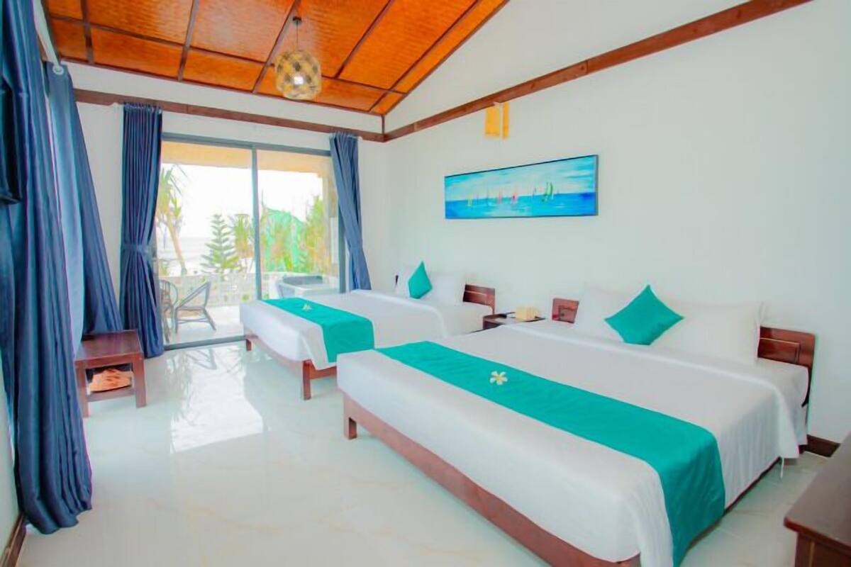 1 bedroom, hypo-allergenic bedding, memory-foam beds, minibar