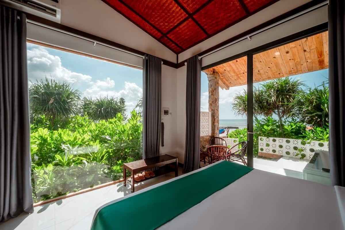 Adora Beachfront Suite | Ropa de cama de alta calidad, minibar, escritorio