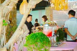 含每日吃到飽早餐