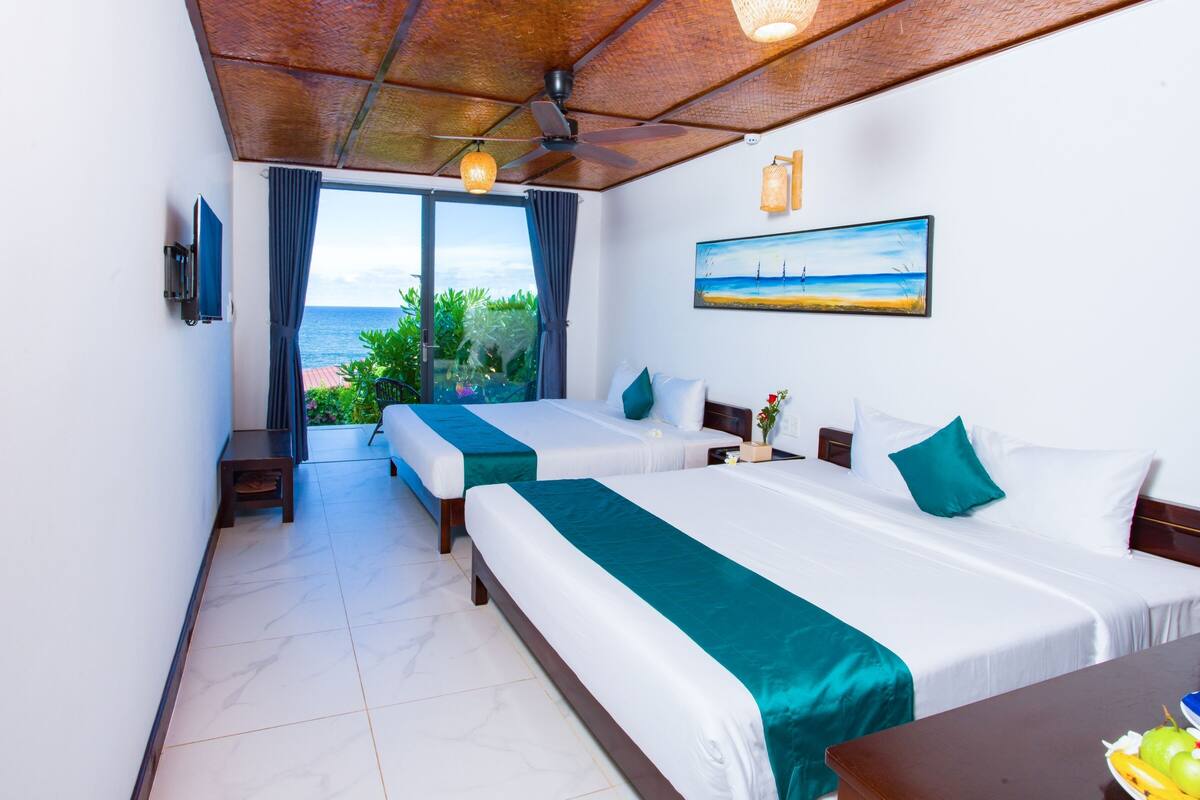 Deluxe Partial Ocean View Twin | Ropa de cama de alta calidad, minibar, escritorio