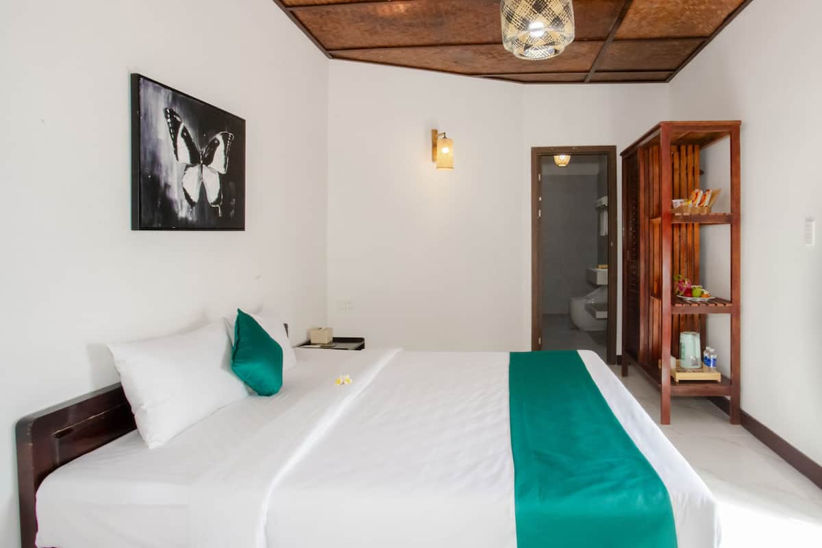 Deluxe Garden Hillside King | Ropa de cama de alta calidad, minibar, escritorio