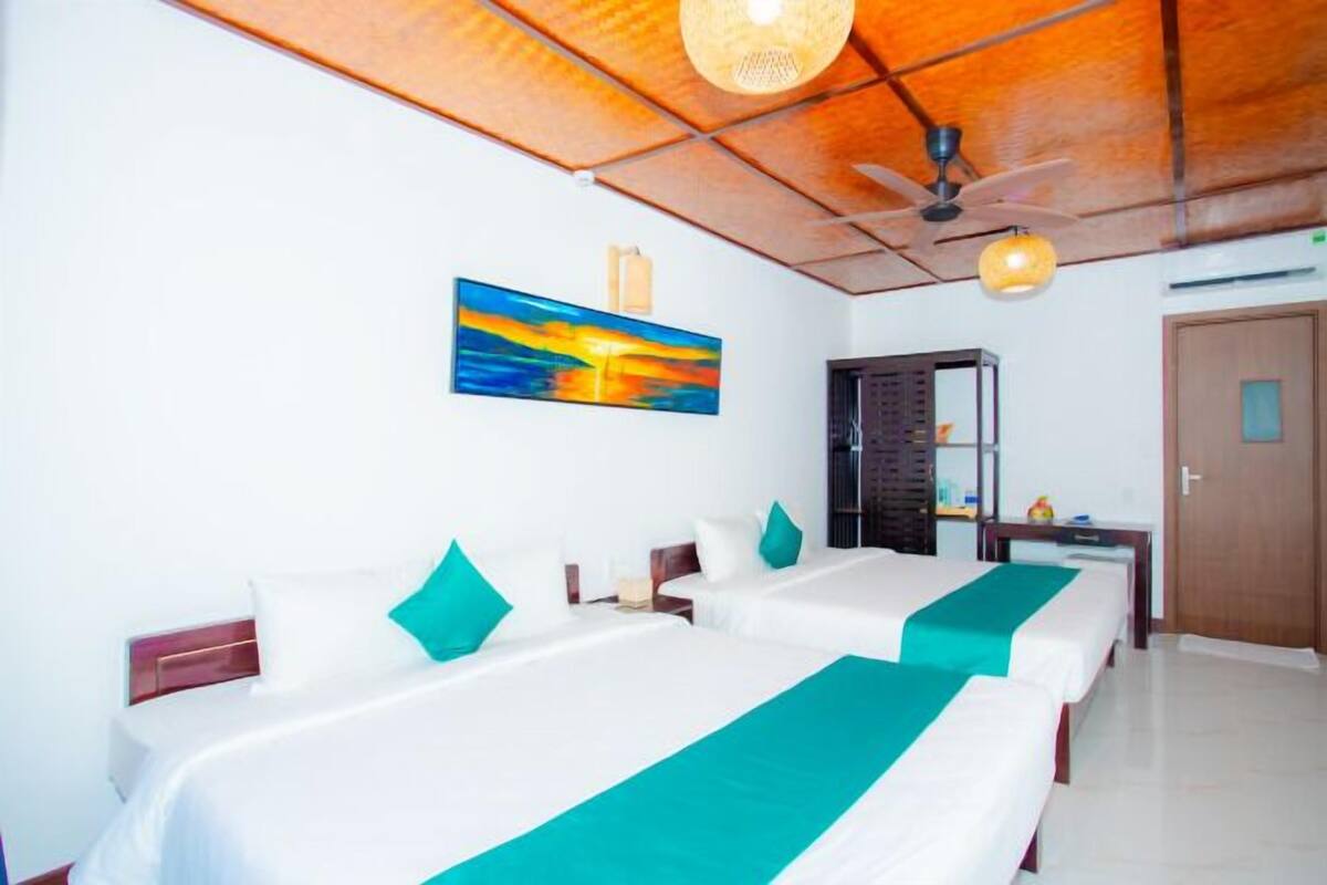 1 bedroom, hypo-allergenic bedding, memory-foam beds, minibar