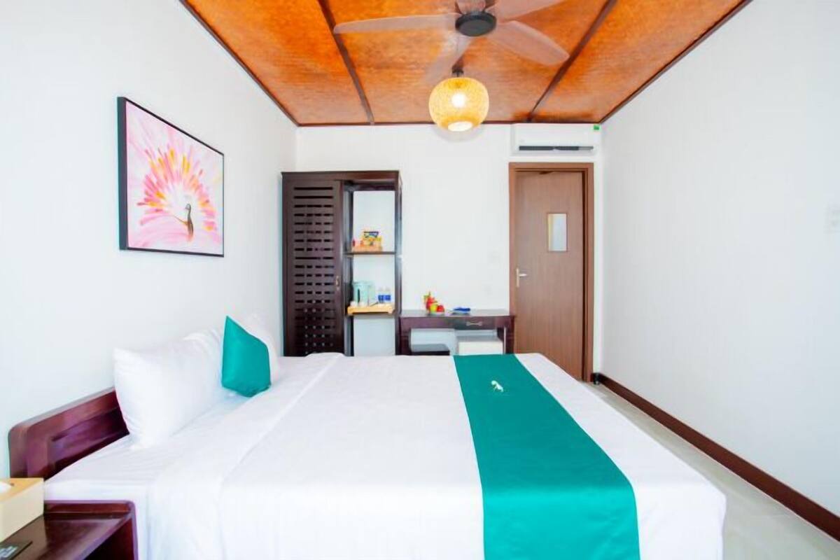 1 bedroom, hypo-allergenic bedding, memory-foam beds, minibar