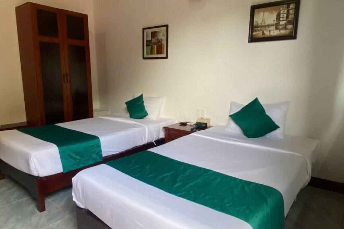 1 bedroom, hypo-allergenic bedding, memory-foam beds, minibar