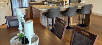 Charming 3-bedroom house with WiFi, AC in peaceful Battle Ground