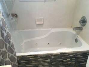 Boblebad, hårføner, håndklær og såpe