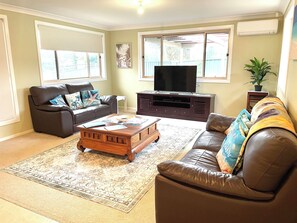 Smart TV, fireplace, DVD player, table football - Tuncurry Tranquility family and dog friendly house / garden conveniently located (Tuncurry)