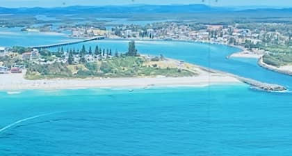Tuncurry Tranquility family and dog friendly house / garden conveniently located