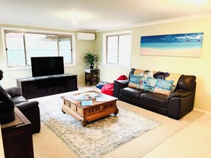 Smart TV, fireplace, DVD player, table football