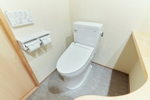 Comfort Twin Room, Garden View | Bathroom - Ishinoyu Lodge (Yamanouchi)
